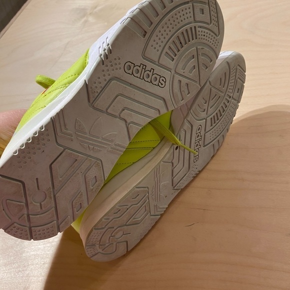 Adidas Tennis Shoe size 9 (Box1) - Picture 11 of 12